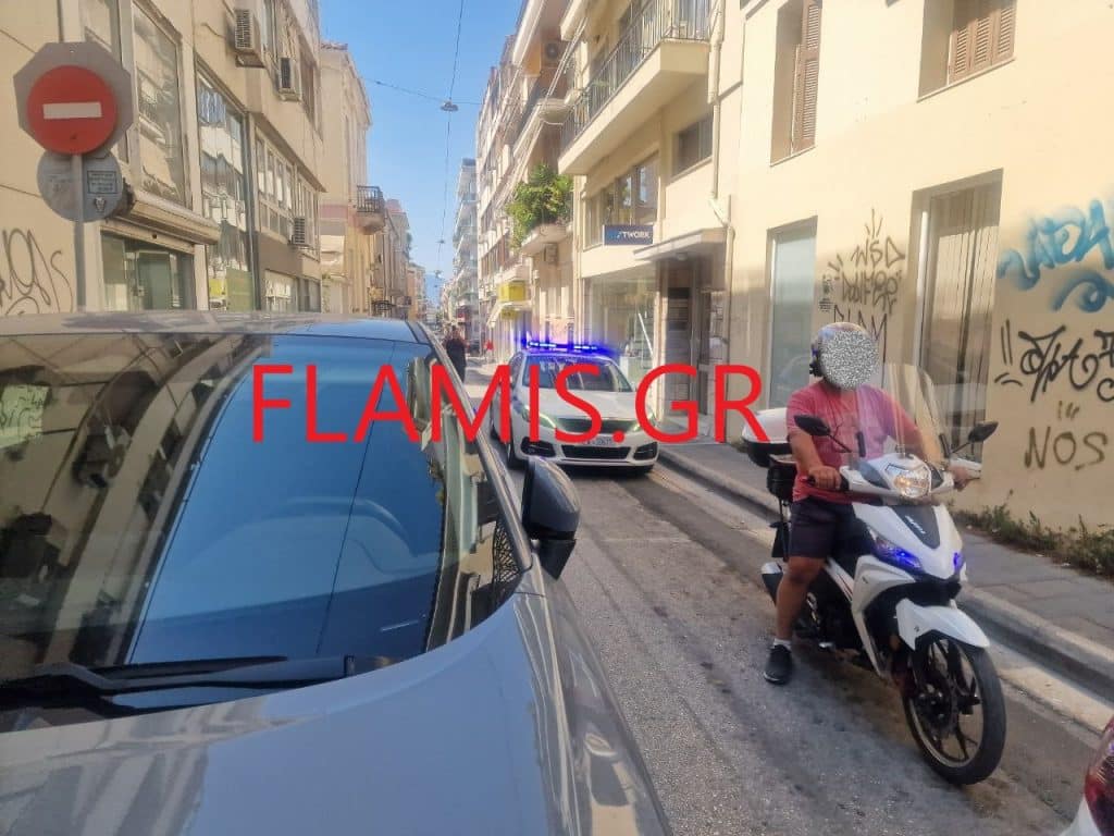 ΠΑΤΡΑ: Επεσε ξύλο στην Φιλοποίμενος και Κανακάρη - ΠΑΡΕΜΒΑΣΗ ΤΗΣ ΕΛ.ΑΣ. - ΦΩΤΟ ΑΠΟ ΠΡΟΣΑΓΩΓΕΣ