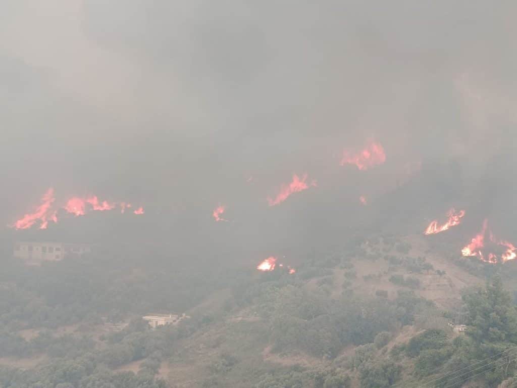 Κόλαση φωτιάς σε Δυτική Αχαϊα και Βούντενη - Πλησιάζει την Πάτρα! ΝΕΑ ΒΙΝΤΕΟ! Η Πάτρα "ζωσμένη" από φλόγες