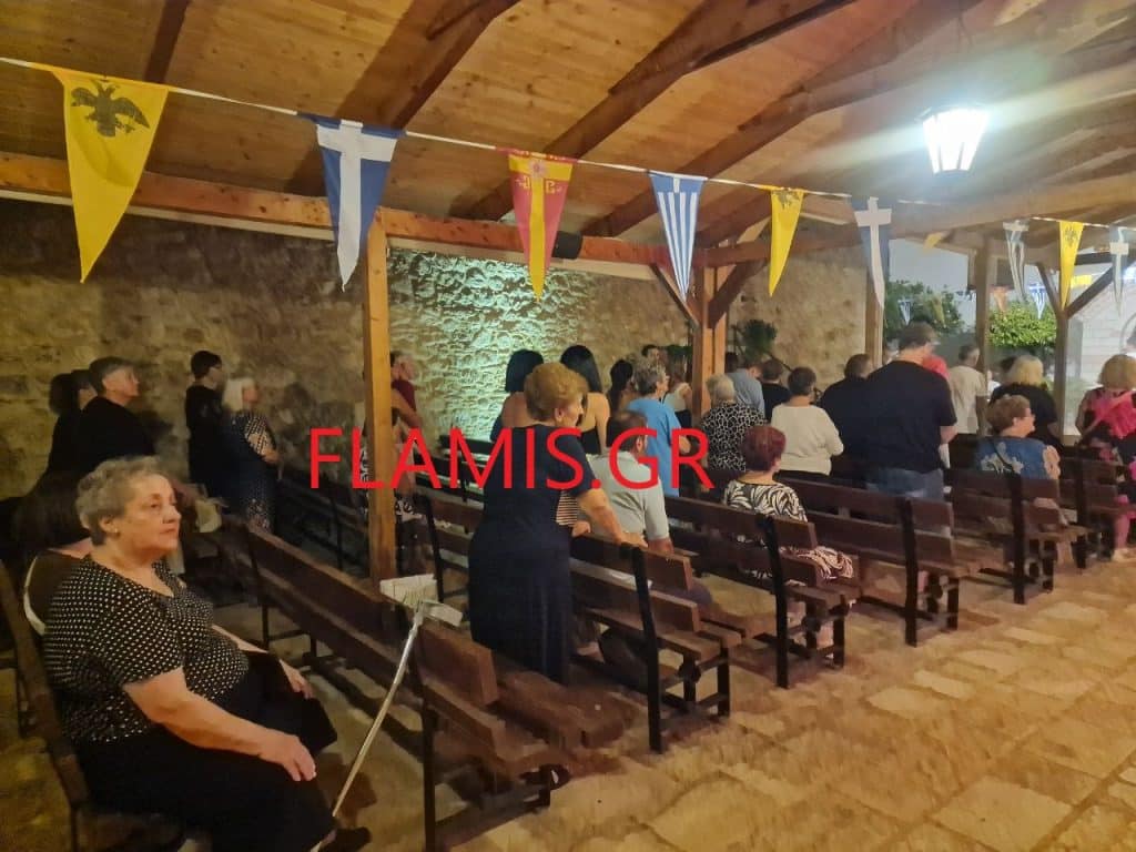 ΠΑΤΡΑ - ΔΕΙΤΕ ΦΩΤΟ: Στα γόνατα για να προσκυνήσουν την Παναγία στο Γηροκομειό! ΤΟ ΑΔΙΑΧΩΡΗΤΟ ΣΤΗΝ ΙΕΡΑ ΜΟΝΗ