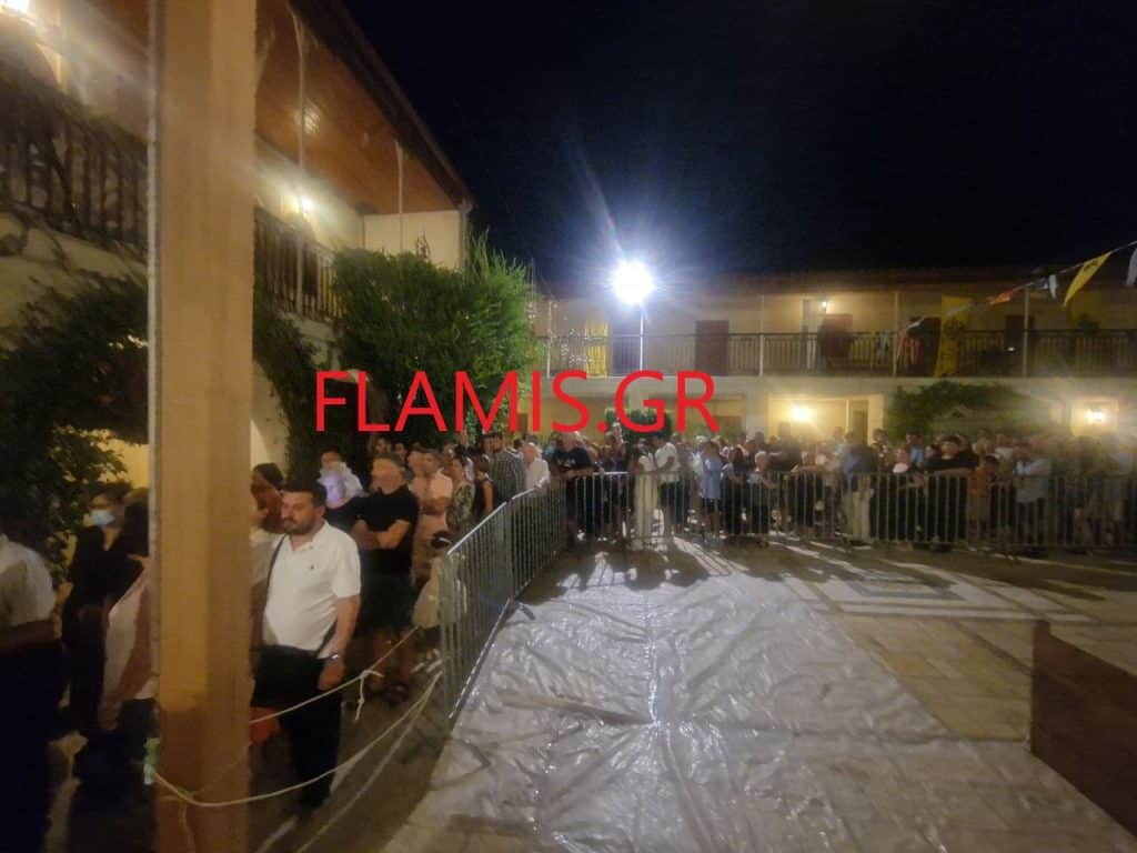 ΠΑΤΡΑ - ΔΕΙΤΕ ΦΩΤΟ: Στα γόνατα για να προσκυνήσουν την Παναγία στο Γηροκομειό! ΤΟ ΑΔΙΑΧΩΡΗΤΟ ΣΤΗΝ ΙΕΡΑ ΜΟΝΗ