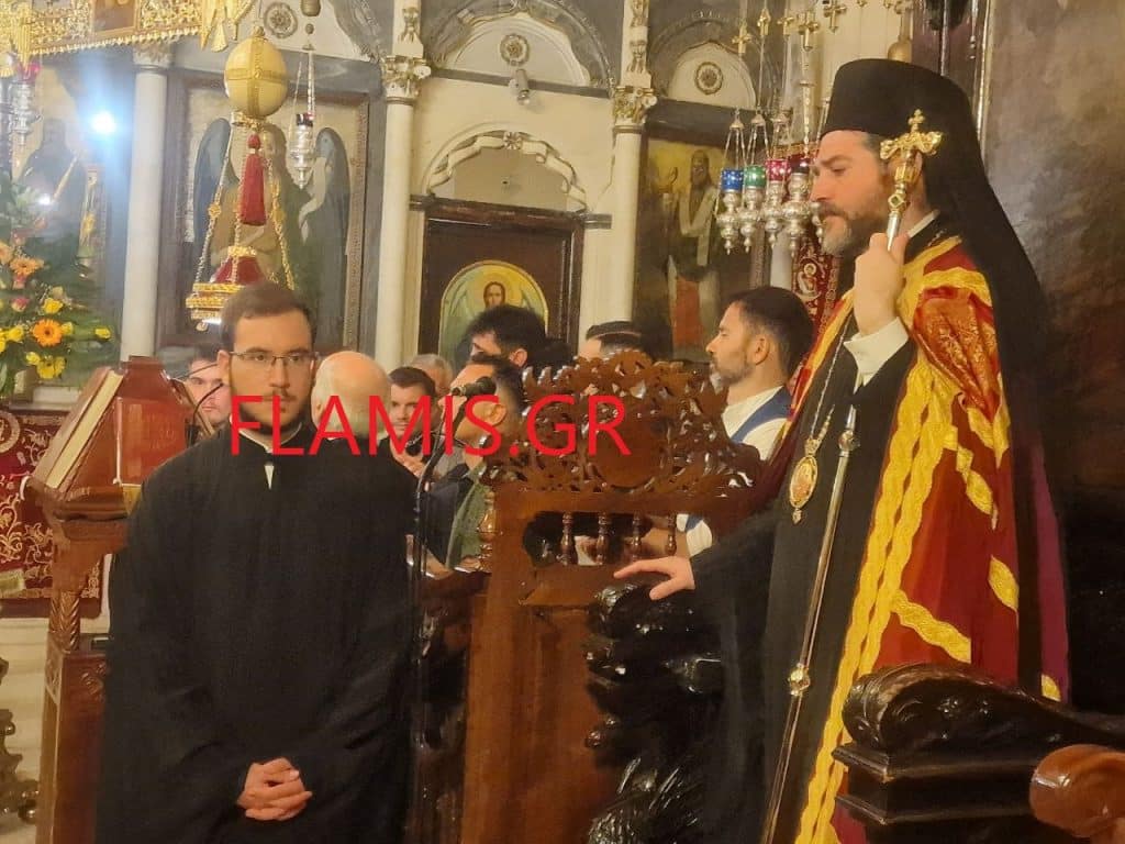 ΠΑΤΡΑ - ΔΕΙΤΕ ΦΩΤΟ: Στα γόνατα για να προσκυνήσουν την Παναγία στο Γηροκομειό! ΤΟ ΑΔΙΑΧΩΡΗΤΟ ΣΤΗΝ ΙΕΡΑ ΜΟΝΗ