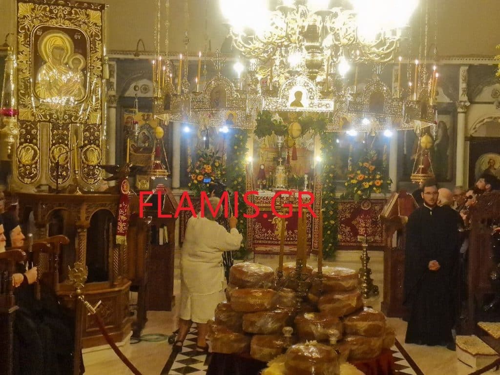 ΠΑΤΡΑ - ΔΕΙΤΕ ΦΩΤΟ: Στα γόνατα για να προσκυνήσουν την Παναγία στο Γηροκομειό! ΤΟ ΑΔΙΑΧΩΡΗΤΟ ΣΤΗΝ ΙΕΡΑ ΜΟΝΗ