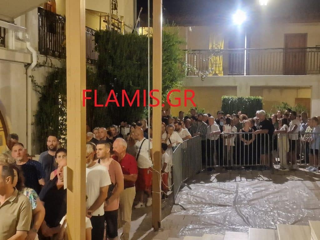 ΠΑΤΡΑ - ΔΕΙΤΕ ΦΩΤΟ: Στα γόνατα για να προσκυνήσουν την Παναγία στο Γηροκομειό! ΤΟ ΑΔΙΑΧΩΡΗΤΟ ΣΤΗΝ ΙΕΡΑ ΜΟΝΗ
