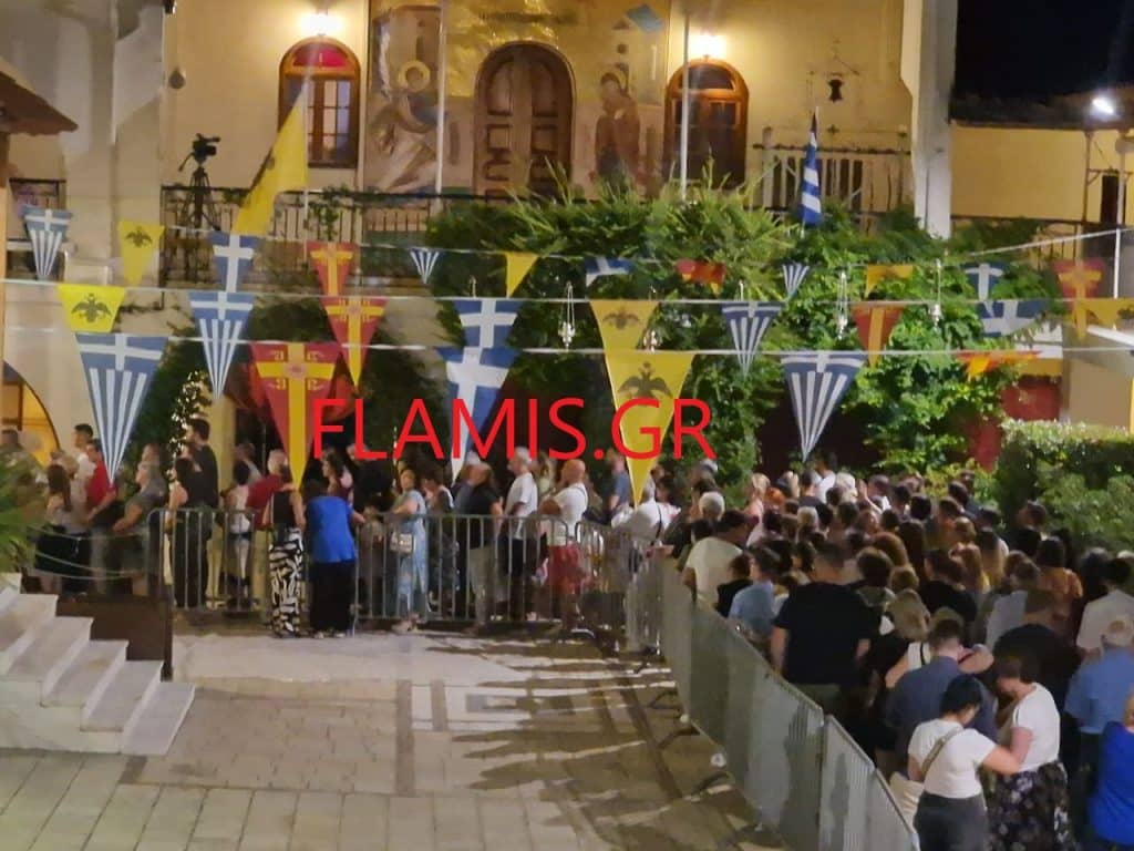 ΠΑΤΡΑ - ΔΕΙΤΕ ΦΩΤΟ: Στα γόνατα για να προσκυνήσουν την Παναγία στο Γηροκομειό! ΤΟ ΑΔΙΑΧΩΡΗΤΟ ΣΤΗΝ ΙΕΡΑ ΜΟΝΗ