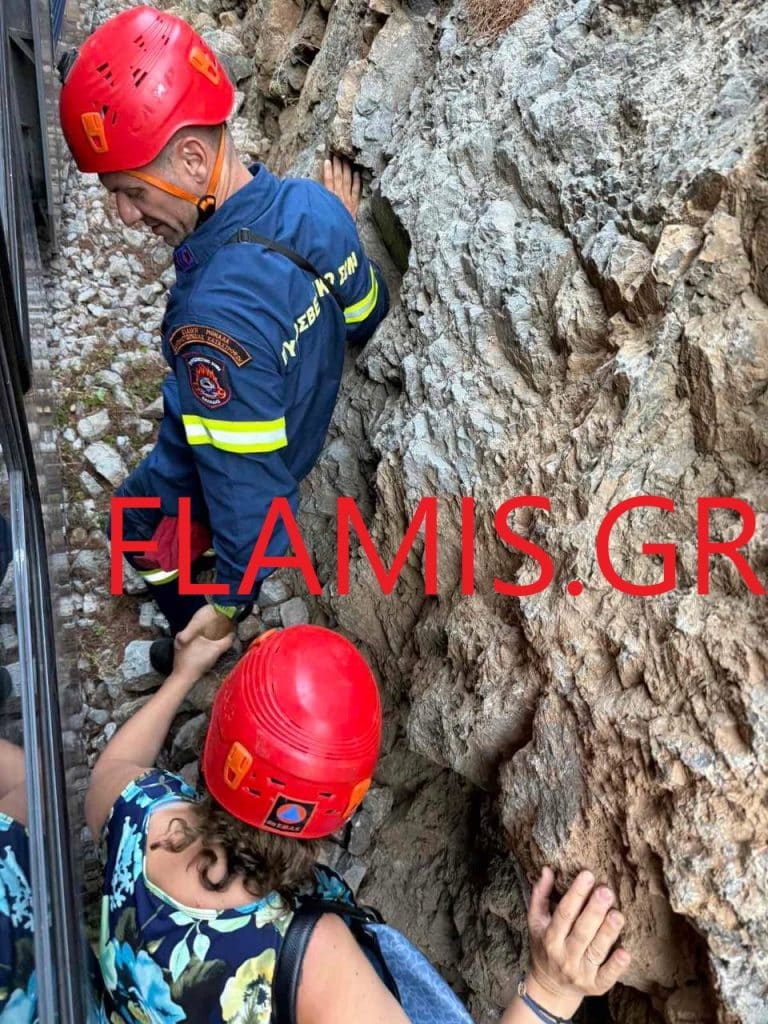 ΚΑΡΕ ΚΑΡΕ Η ΔΙΑΣΩΣΗ ΣΤΟΝ ΟΔΟΝΤΩΤΟ: Δείτε που κόλλησε το τρένο... και πώς έβγαζαν τους επιβάτες
