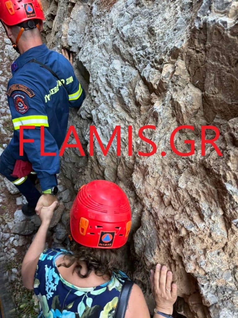 ΚΑΡΕ ΚΑΡΕ Η ΔΙΑΣΩΣΗ ΣΤΟΝ ΟΔΟΝΤΩΤΟ: Δείτε που κόλλησε το τρένο... και πώς έβγαζαν τους επιβάτες