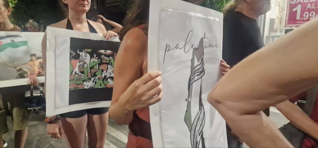 ΠΑΤΡΑ: Εκατοντάδες υπέρ της Παλαιστίνης με μπροστάρη τον Δήμαρχο Κ. Πελετίδη - ΦΩΤΟ ΚΑΙ ΒΙΝΤΕΟ