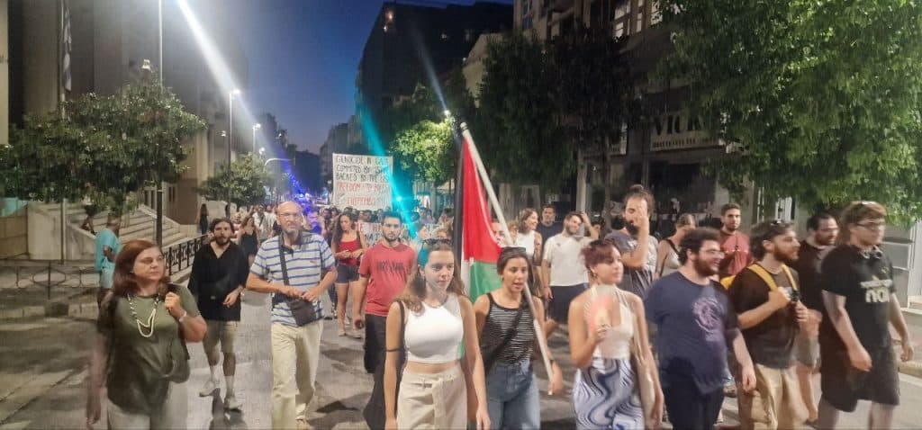ΠΑΤΡΑ: Εκατοντάδες υπέρ της Παλαιστίνης με μπροστάρη τον Δήμαρχο Κ. Πελετίδη - ΦΩΤΟ ΚΑΙ ΒΙΝΤΕΟ