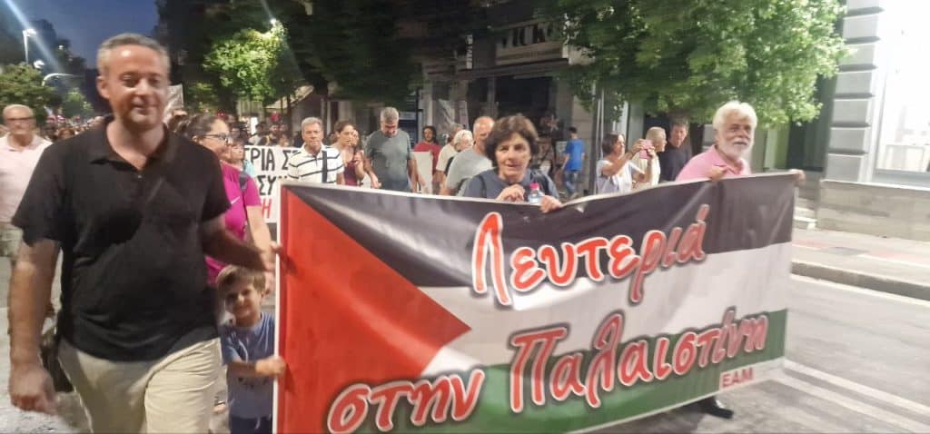 ΠΑΤΡΑ: Εκατοντάδες υπέρ της Παλαιστίνης με μπροστάρη τον Δήμαρχο Κ. Πελετίδη - ΦΩΤΟ ΚΑΙ ΒΙΝΤΕΟ