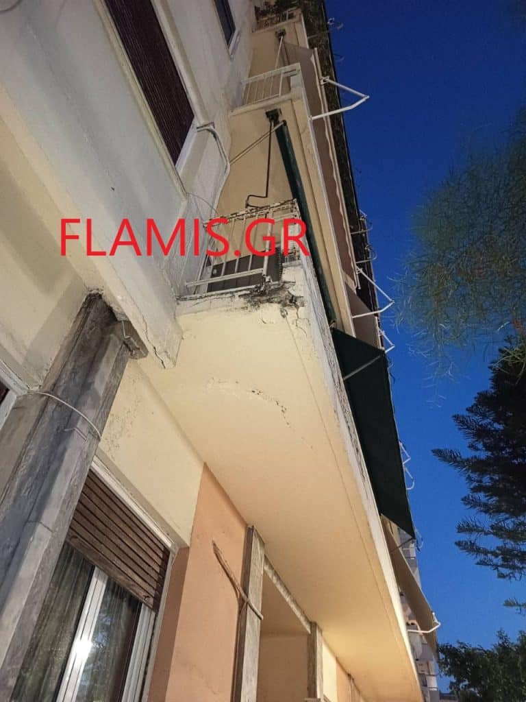 ΠΑΤΡΑ: Μόνο που δεν έπεσε μπαλκόνι στα Ψηλαλώνια - ΦΩΤΟ