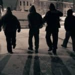 ψ: Άγρια συμπλοκή ανάμεσα σε ομάδες ανηλίκων για μία… κοπέλα – Χτυπούσαν ο ένας τον άλλον με τραπεζοκαθίσματα, γροθιές και κλοτσιές
