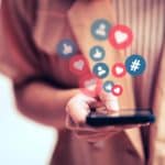 Προστατέψτε τα προσωπικά σας δεδομένα στα social media: 7 απλά βήματα για να μην πέσετε θύματα