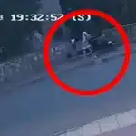 Δείτε βίντεο: Η στιγμή που η 32χρονη βγαίνει από την πολυκατοικία με το καρότσι για να πάει στο Παλαιό Φάληρο