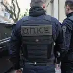 Άγρια ληστεία στο Ζεφύρι: Ρομά χτύπησαν τρία άτομα και τους έκαψαν το αυτοκίνητο