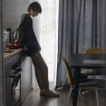Τα 8 χαρακτηριστικά των ανθρώπων που δεν αντέχουν την μοναξιά