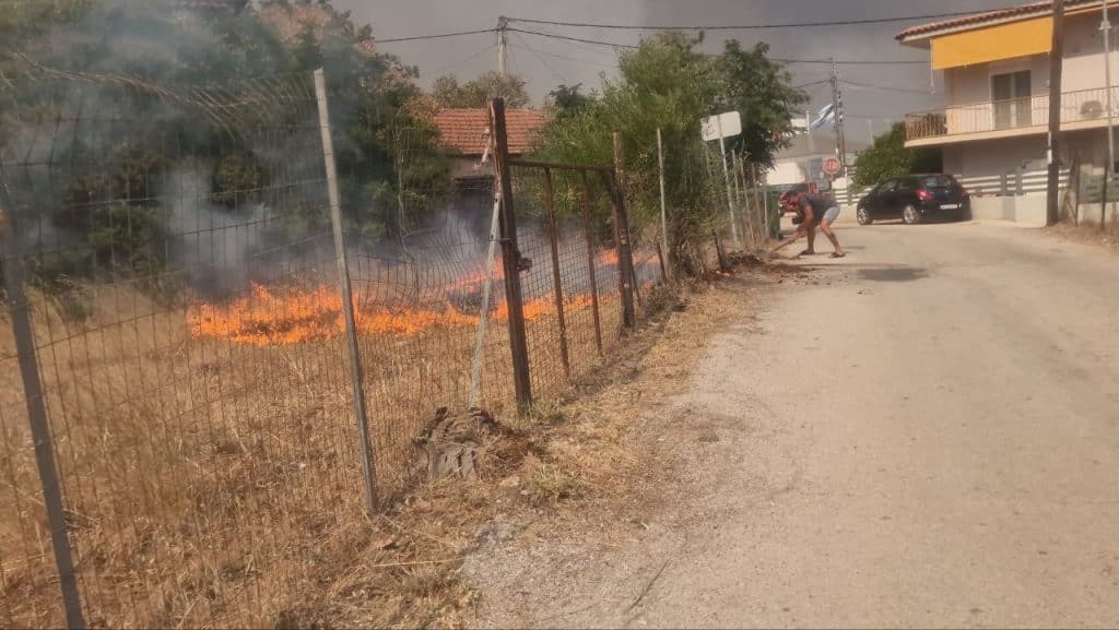 ΟΛΟΙ ΞΕΡΟΥΝ ΟΤΙ… ΕΛΑΧΙΣΤΟΙ ΦΕΥΓΟΥΝ ΟΤΑΝ ΚΑΙΓΕΤΑΙ Η ΠΕΡΙΟΧΗ ΤΟΥΣ: Η «μάχη» για το 112… και η πραγματικότητα στις φωτιές!