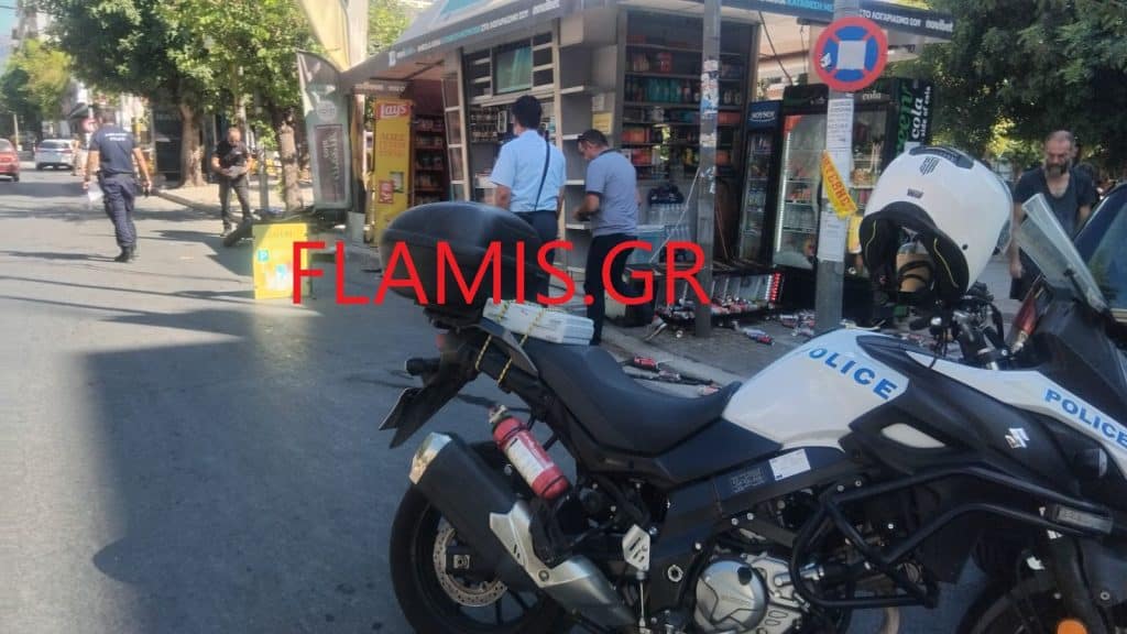 ΠΑΤΡΑ: Σε σοβαρή κατάσταση ο οδηγός της μηχανής που έπεσε πάνω στο περίπτερο - Πώς έγινε το ατύχημα