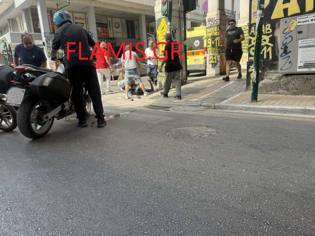 ΠΑΤΡΑ - ΤΩΡΑ: ΙΧ "καρφώθηκε" πάνω σε μηχανή! Εκτίναξε τον οδηγό στο πεζοδρόμιο - ΦΩΤΟ