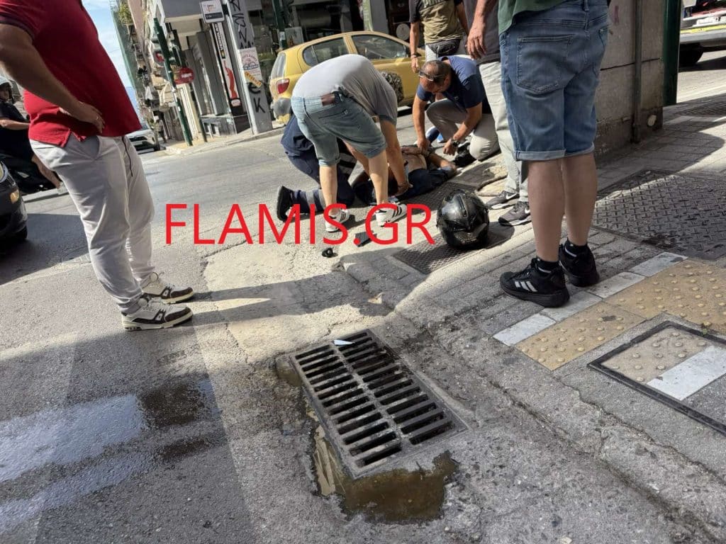 ΠΑΤΡΑ - ΤΩΡΑ: ΙΧ "καρφώθηκε" πάνω σε μηχανή! Εκτίναξε τον οδηγό στο πεζοδρόμιο - ΦΩΤΟ