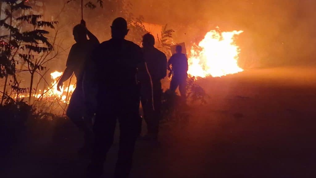 ΟΛΟΙ ΞΕΡΟΥΝ ΟΤΙ… ΕΛΑΧΙΣΤΟΙ ΦΕΥΓΟΥΝ ΟΤΑΝ ΚΑΙΓΕΤΑΙ Η ΠΕΡΙΟΧΗ ΤΟΥΣ: Η «μάχη» για το 112… και η πραγματικότητα στις φωτιές!