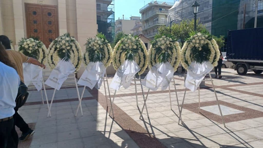 ΠΑΤΡΑ - ΔΕΙΤΕ ΦΩΤΟ: Εκατοντάδες αποχαιρετούν τον 27χρονο Δημήτρη στον Ι.Ν. Αγίου Διονυσίου εικόνα Viber 2025 09 04 10 36 26 486