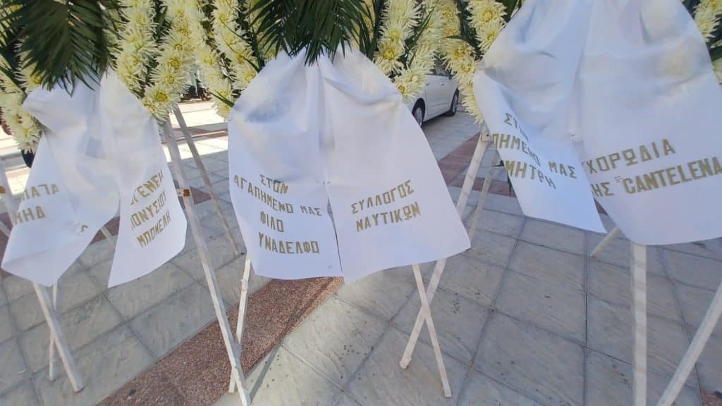 ΠΑΤΡΑ - ΔΕΙΤΕ ΦΩΤΟ: Εκατοντάδες αποχαιρετούν τον 27χρονο Δημήτρη στον Ι.Ν. Αγίου Διονυσίου εικόνα Viber 2025 09 04 10 36 27 099