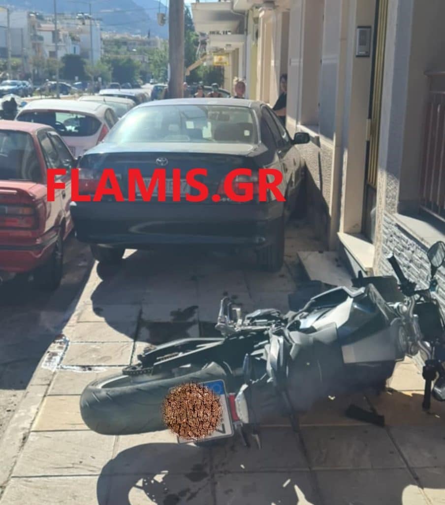 Πάτρα: Απίστευτο τροχαίο πίσω από το νεκροταφείο! Τα οχήματα... πάνω στο πεζοδρόμιο - φωτό