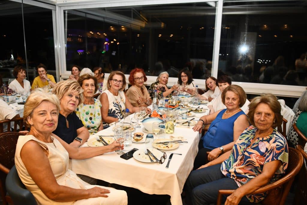 Πάτρα: Συγκίνηση για τις συμμαθήτριες του Α' Γυμνασίου Θηλέων! Συναντήθηκαν πάλι: "Είμαστε όλες μαζί ξανά"! Φωτό