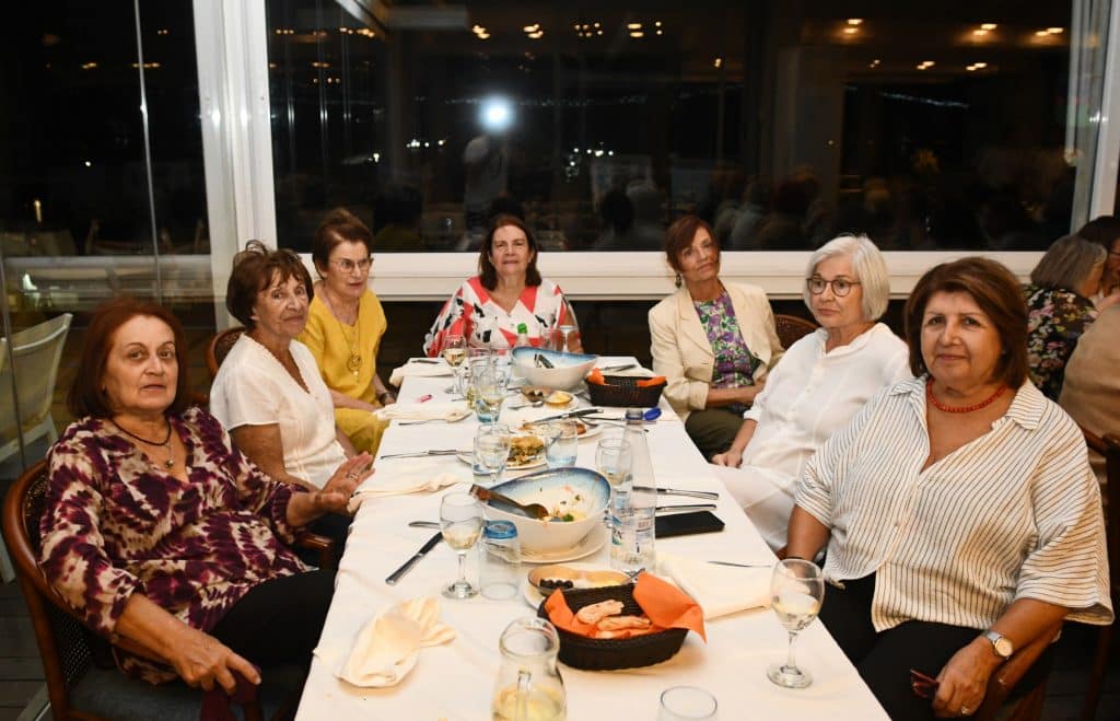 Πάτρα: Συγκίνηση για τις συμμαθήτριες του Α' Γυμνασίου Θηλέων! Συναντήθηκαν πάλι: "Είμαστε όλες μαζί ξανά"! Φωτό