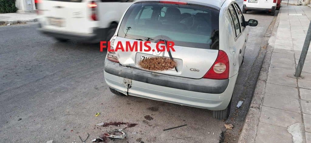 ΠΑΤΡΑ: Μηχανάκι "κρφώθηκε" σε ΙΧ τα ξημερώματα - Γέμισε αίματα ο δρόμος - ΦΩΤΟ