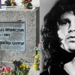 Τι σημαίνει η ελληνική φράση που υπάρχει στον τάφο του Τζιμ Μόρισον;