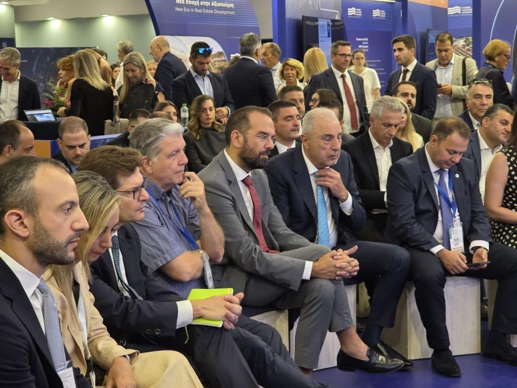 Φαρμάκης - Φωτήλας και Πελετίδης στο περίπτερο της Περιφέρειας στην ΔΕΘ - ΦΩΤΟ