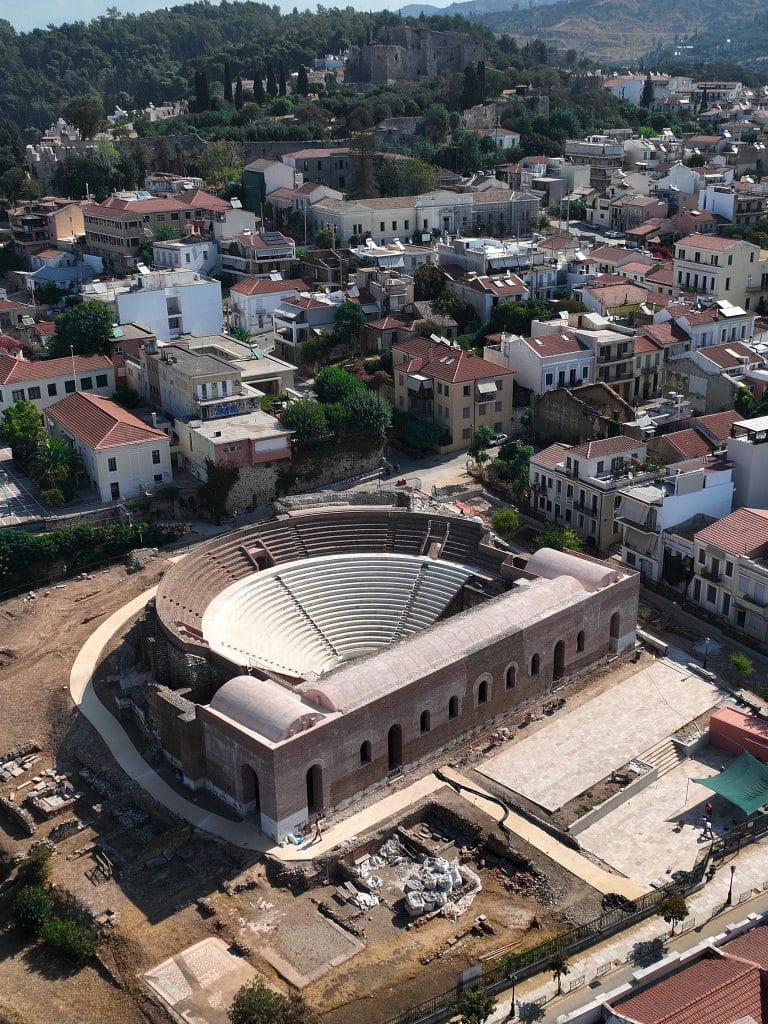Δείτε φωτό από drone. Ετσι έγινε το Αρχαίο Ωδείο και εσωτερικά