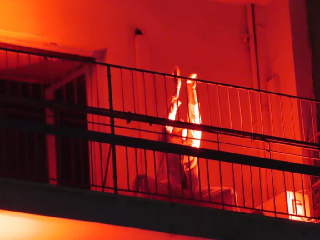 Μοναδική performance στην πιο ψηλή πολυκατοικία της Πάτρας - ΦΩΤΟ