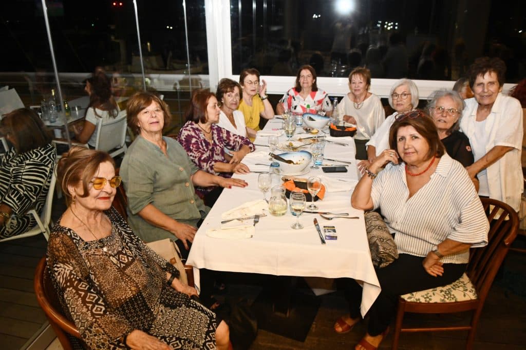 Πάτρα: Συγκίνηση για τις συμμαθήτριες του Α' Γυμνασίου Θηλέων! Συναντήθηκαν πάλι: "Είμαστε όλες μαζί ξανά"! Φωτό