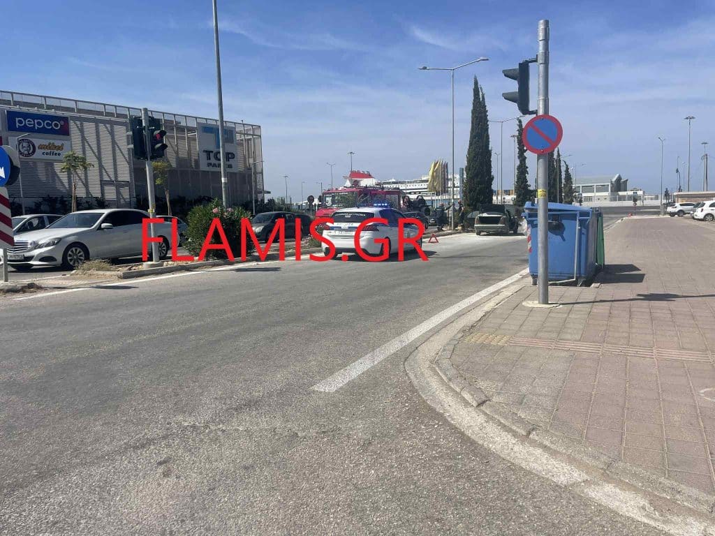 ΠΑΤΡΑ: Πανικός στην Ακτή Δυμαίων - Φωτιά σε ΙΧ - ΦΩΤΟ