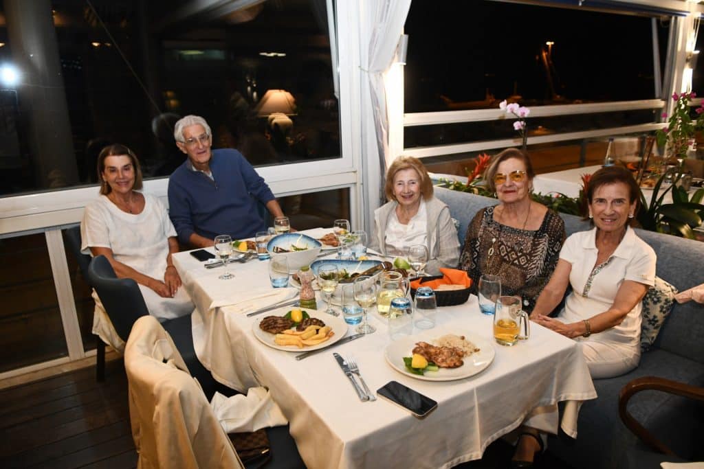 Πάτρα: Συγκίνηση για τις συμμαθήτριες του Α' Γυμνασίου Θηλέων! Συναντήθηκαν πάλι: "Είμαστε όλες μαζί ξανά"! Φωτό