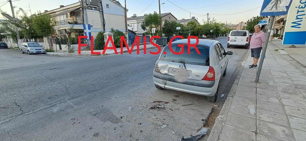 ΠΑΤΡΑ: Μηχανάκι "κρφώθηκε" σε ΙΧ τα ξημερώματα - Γέμισε αίματα ο δρόμος - ΦΩΤΟ