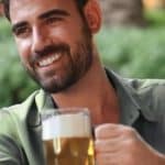 Nίκος Πολυδερόπουλος: Με μια μπύρα στο χέρι