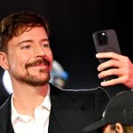 MrBeast: Ο gamer που έγινε φαινόμενο στο YouTube με 430 εκατ. followers ετοιμάζει εταιρεία κινητής τηλεφωνίας