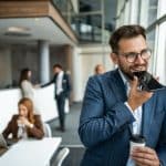 Μιλάτε σε ανοιχτή ακρόαση δημοσίως; Πότε είναι αποδεκτό και πότε όχι