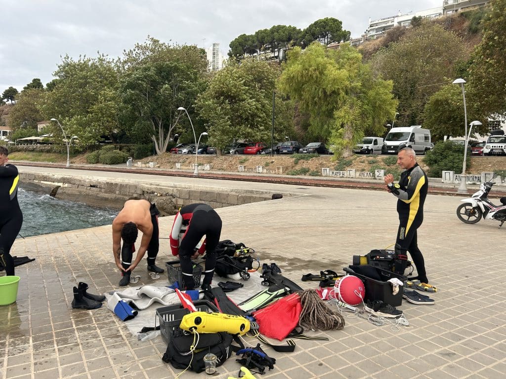 ΑΙΓΙΟ - ΔΕΙΤΕ ΦΩΤΟ: Εγινε ο καθαρισμός του λιμανιού