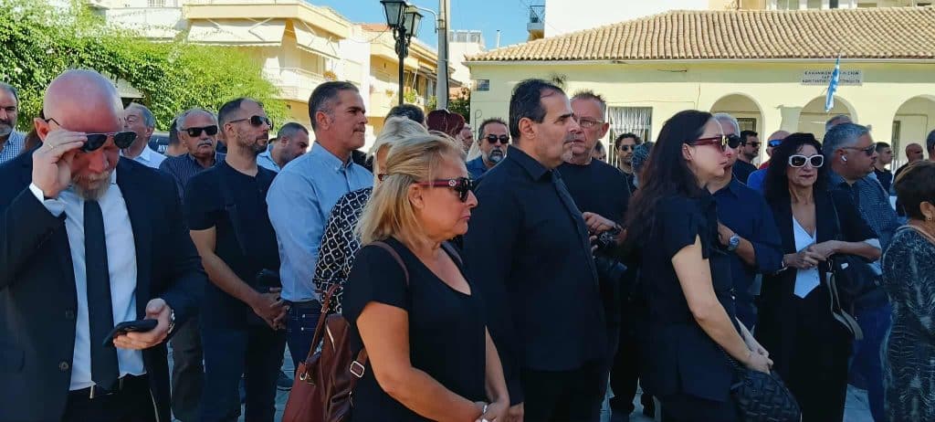 ΜΕΣΟΛΟΓΓΙ: Τελευταίο... πλάνο για τον Γιώργο Παυλάκη - Οδύνη και συντριβή στο "στερνό αντίο"
