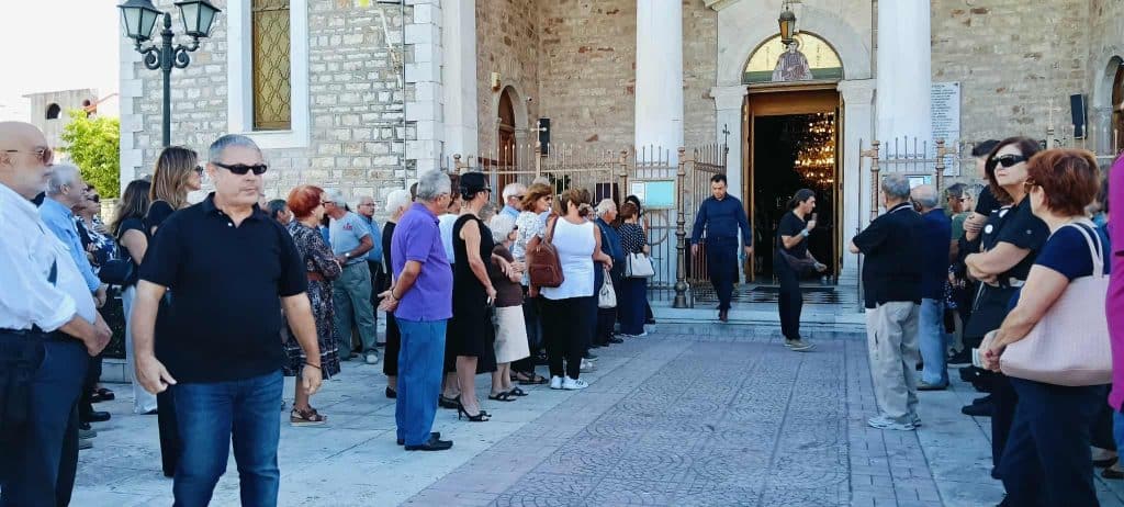 ΜΕΣΟΛΟΓΓΙ: Τελευταίο... πλάνο για τον Γιώργο Παυλάκη - Οδύνη και συντριβή στο "στερνό αντίο"