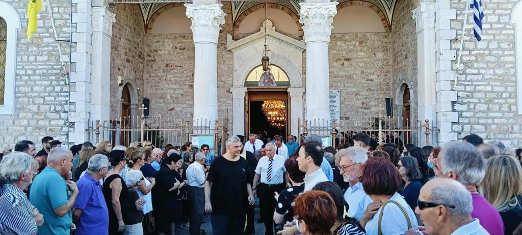 ΜΕΣΟΛΟΓΓΙ: Τελευταίο... πλάνο για τον Γιώργο Παυλάκη - Οδύνη και συντριβή στο "στερνό αντίο"
