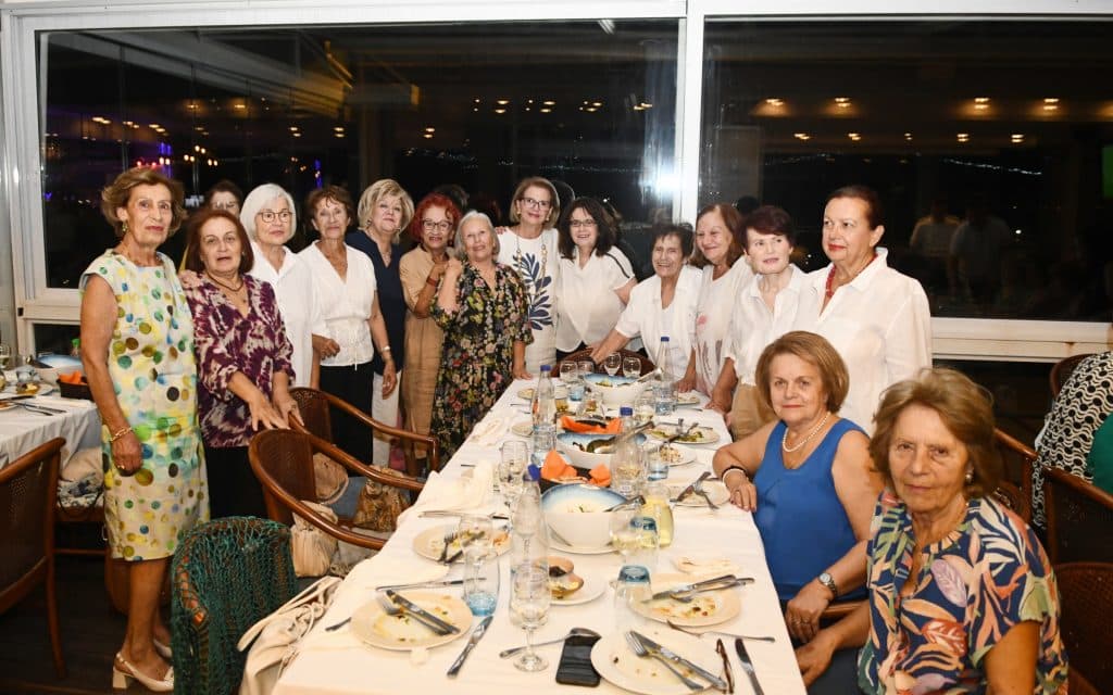Πάτρα: Συγκίνηση για τις συμμαθήτριες του Α' Γυμνασίου Θηλέων! Συναντήθηκαν πάλι: "Είμαστε όλες μαζί ξανά"! Φωτό