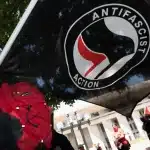 Ο Τραμπ ανακοίνωσε πως χαρακτηρίζει τρομοκρατική οργάνωση το κίνημα «Antifa»