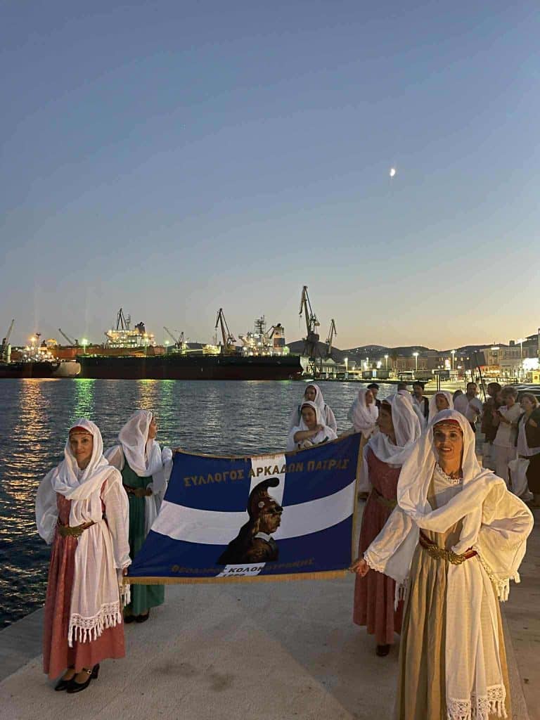 Ο Σύλλογος Αρκάδων Πάτρας στο Φεστιβάλ Παραδοσιακών Χορών στη Σύρο - ΦΩΤΟ
