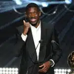 Χρυσή Μπάλα: Ο Ντεμπελέ επικράτησε του Γιαμάλ και αναδείχθηκε κορυφαίος ποδοσφαιριστής στον κόσμο για τη σεζόν 2024-25