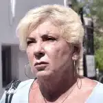 Μοναχική «γοργόνα» η Δήμητρα Παπανδρέου – Φωτογραφίες από την παραλία